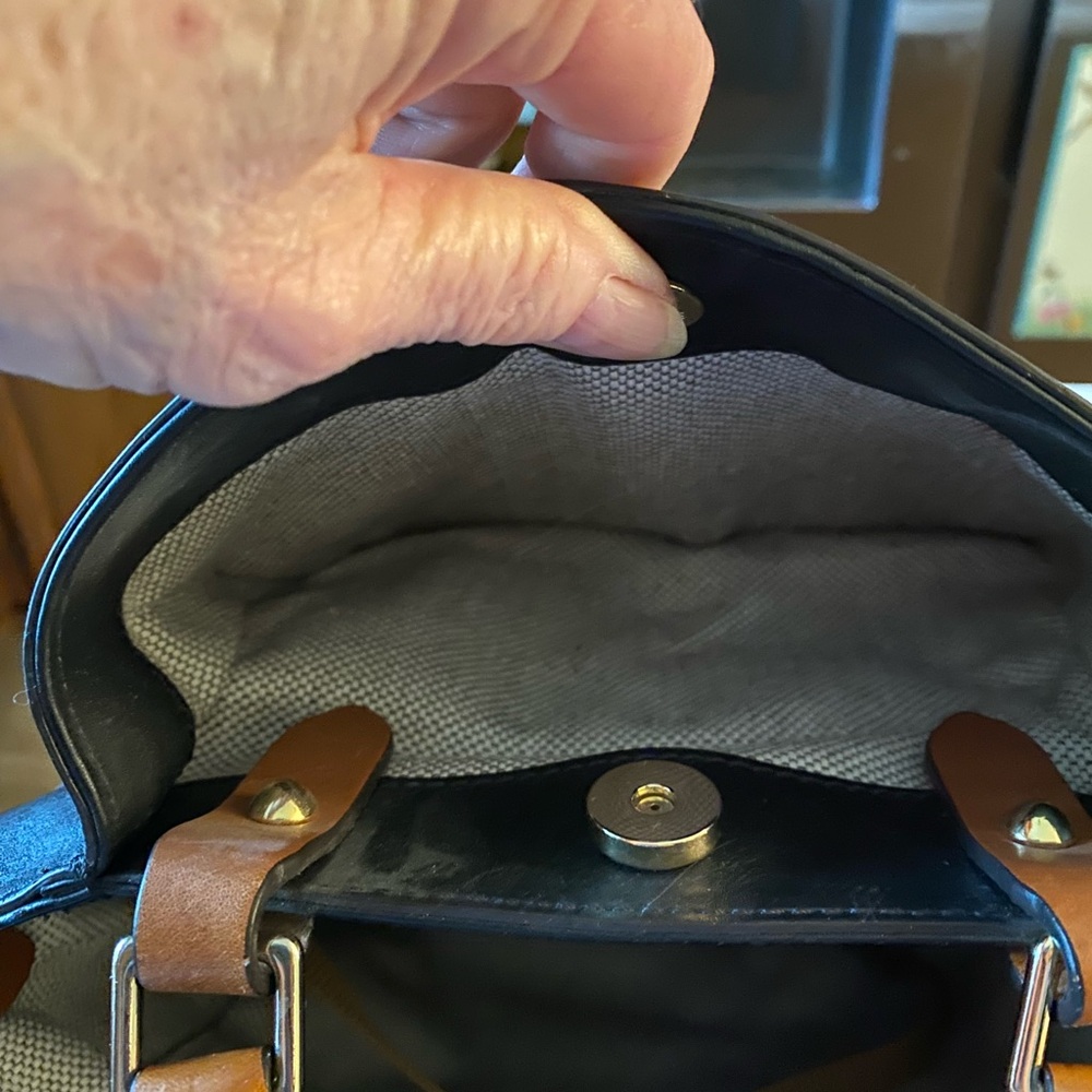 DB Black Barlow Florentine Leather Satchel Crossbody,Tote, Cover & Reg Paper - Picture 5 of 10